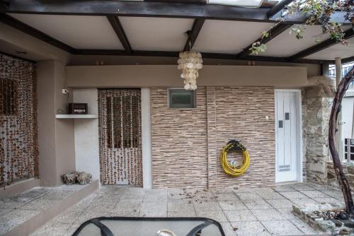  REA's Stone House in Agios Myronas