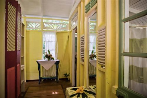 設施, Balenbouche Estate in 拉博里
