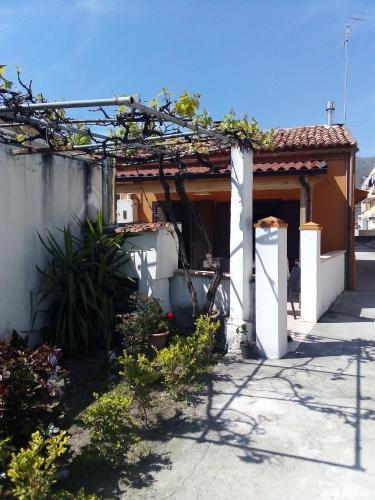 La Casa con Giardino - Tortora gîte à louer Ficaia