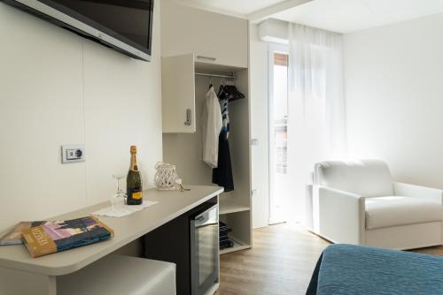 Hotel Residence Mara - Tap to explore photos