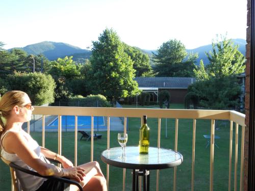 陽台/露台, 伯公山汽車旅館 (Bogong View Motor Inn) in 明亮