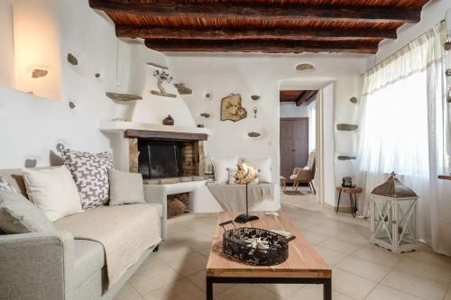  The Rock Cottage in Naxos Chora