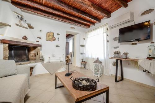  The Rock Cottage in Naxos Chora