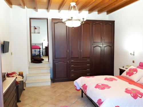 B&B Aperathos - Apiranthos Diamond Maisonette in Naxos (3 BDRM) - Bed and Breakfast Aperathos