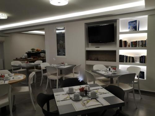 Dotări, Andrew's Luxury Residence in Mountainside