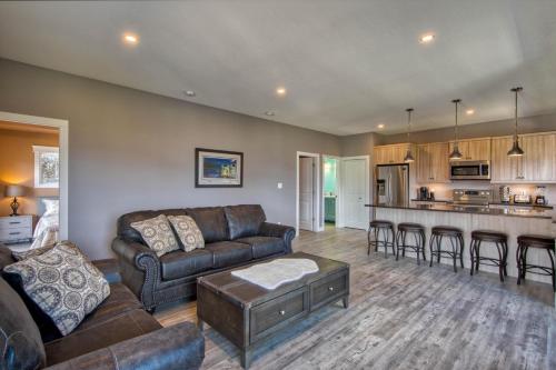 Semi-Lakefront Luxury Retreat In Blind Bay, Bc Cottage in Blind Bay (BC)