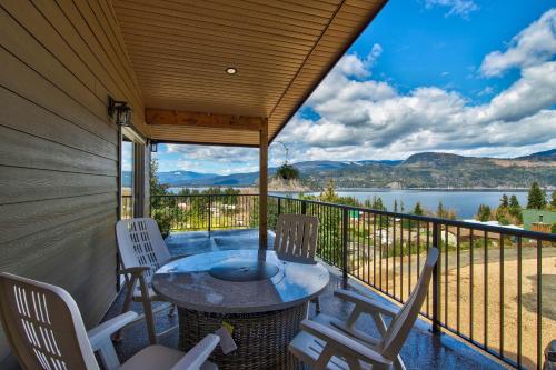 Semi-Lakefront Luxury Retreat In Blind Bay, Bc Cottage