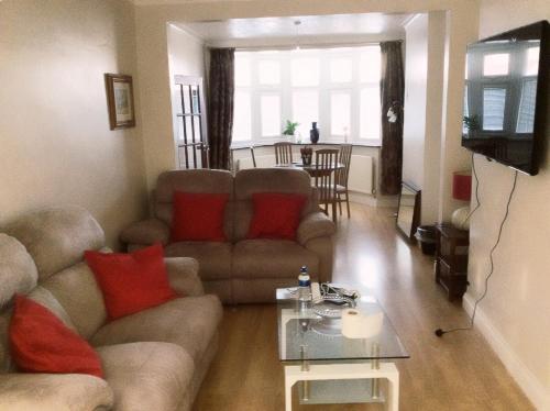 B&B Bexleyheath - Bexleyheath Town Centre Four bedrooms, Five Beds House - Bed and Breakfast Bexleyheath