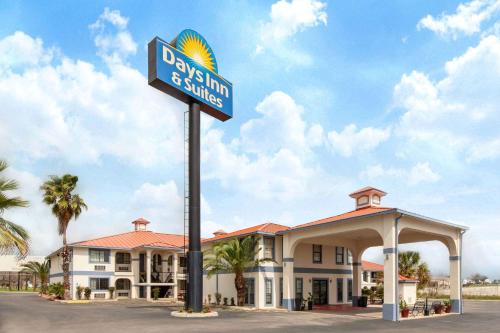 Days Inn & Suites by Wyndham Braunig Lake - Hotel - Elmendorf