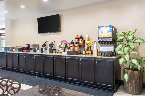 Clarion Inn & Suites Russellville I-40 - image 3