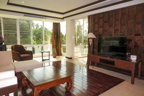 Poolside Apartment in Karon Phuket Poolside Apartment in Karon Phuket