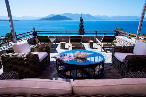  The Boatyard luxury studio with stunning views, Unterkunft in Kapótidhes