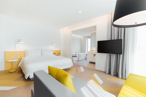 Deluxe Double Room image 1