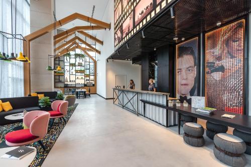 Lobby, Studio One Hotel in Dubailand