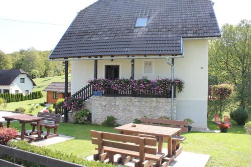  House Milan in Rastovača