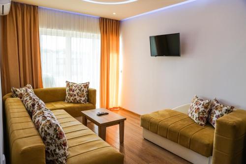 2 bedrooms, 4 beds