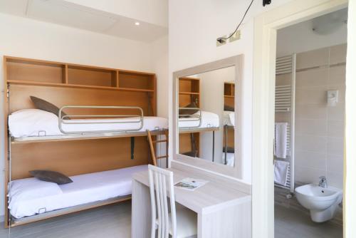 Triple Room image 6