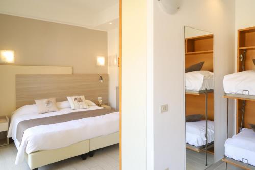 Triple Room image 5