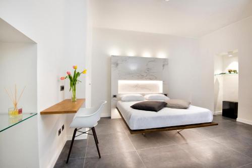 Deluxe Double Room with Balcony and Sea View image 8
