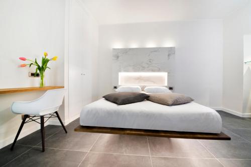 Deluxe Double Room with Balcony and Sea View image 7
