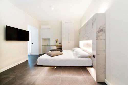 Deluxe Double Room with Balcony and Sea View image 6