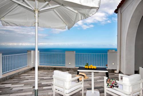 Queen Room with Sea View image 5