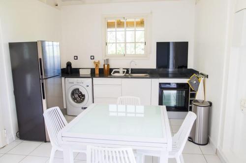 Gîte spacieux avec Jacuzzi - ****5 étoiles**** (Gite spacieux avec Jacuzzi - ****5 etoiles****) in Baie-Mahault