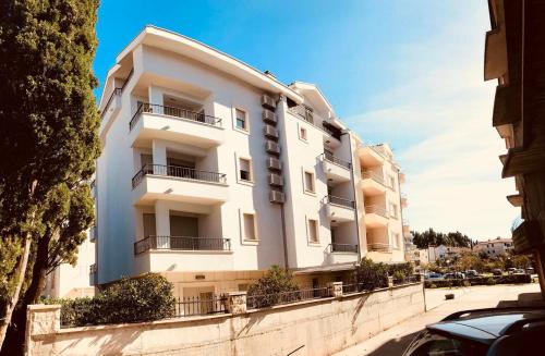 Apartments by the sea Makarska - 16650 Makarska