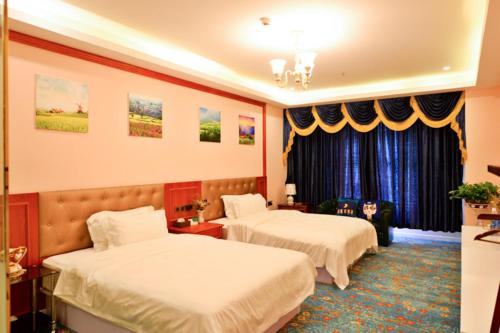 Xuangong Hotel Xuangong Hotel is perfectly located for both business and leisure guests in Wuhan. The property has everything you need for a comfortable stay. Take advantage of the propertys free Wi-Fi in all rooms