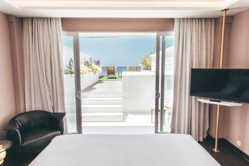 Dash Premium Jacuzzi Sea View image 3