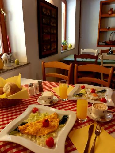 Guesthouse Pri Cebelici - image 12