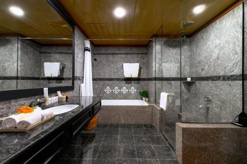 room detail thumbnail 2