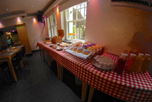 The George Hotel - image 5