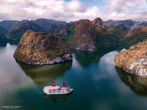 Heritage Line Ginger Cruise - Halong Bay & Lan Ha Bay