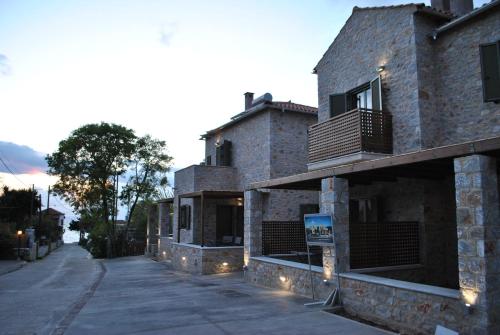 Petras Gi - Stone Houses