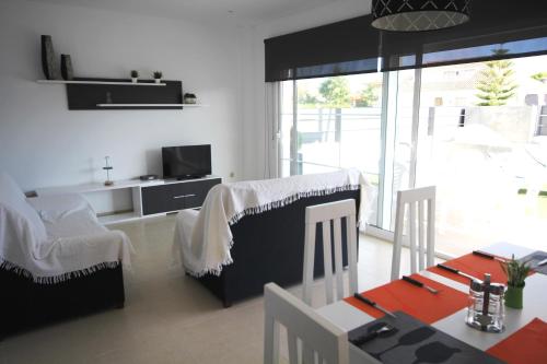 Riumar "Marc", 550m to beach, private pool, On-Site-Service, dog beach in Riumar