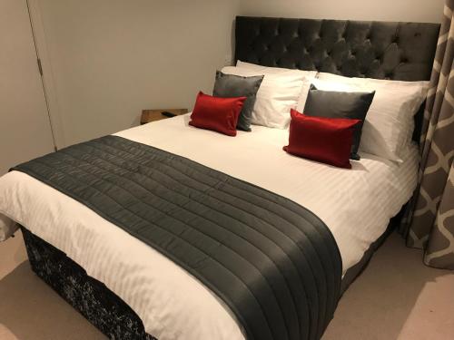 Cavendish House with Secure, Allocated Parking, 2 mins walk from Windsor Castle
