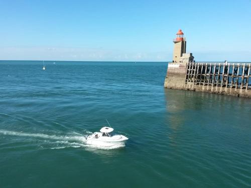 A 100 m de la mer et du port ! Parking privatif !