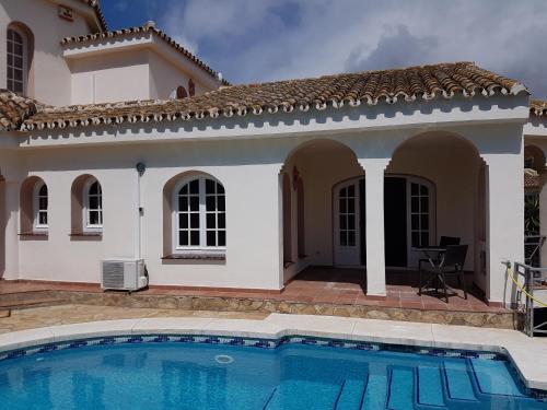 Super villa with private pool and good location