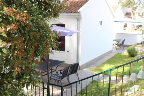  Apartments Salihbegovic in Nečujam