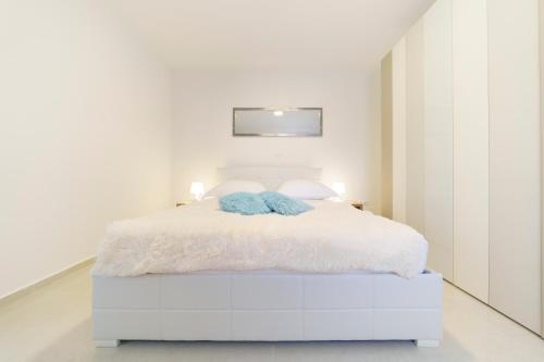 One-Bedroom Apartment image 10
