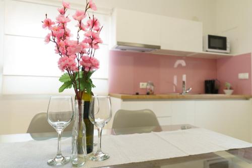 One-Bedroom Apartment image 9