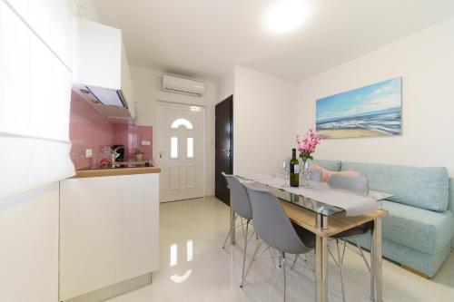 One-Bedroom Apartment image 6