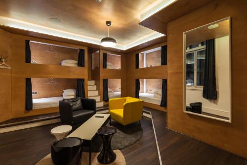 

Revolver ApartHotel