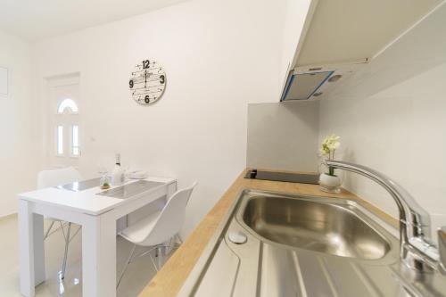 Standard Apartment image 8