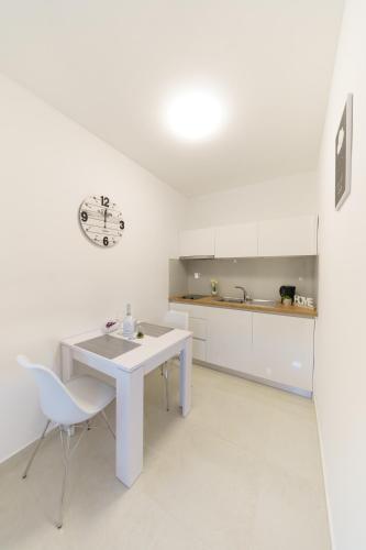 Standard Apartment image 5