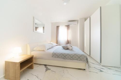 Apartment with Garden View