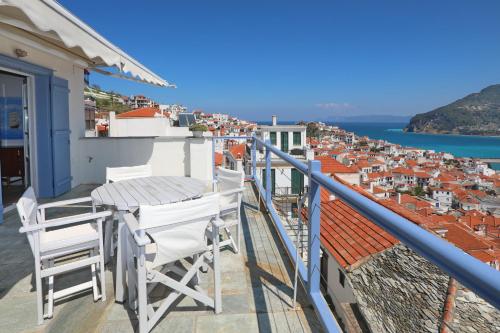  Blue Spiridon in Skopelos