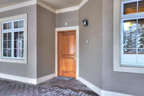 Plaza Level Luxury 3Br Retreat With A C-Beaver Creek Village Condo - image 6