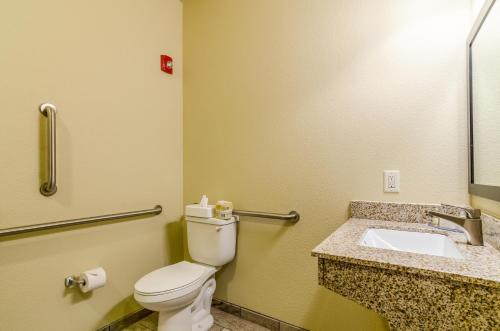 Cobblestone Hotel & Suites - McCook